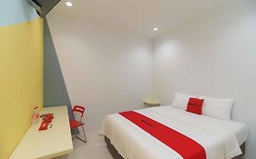 RedDoorz at Taman Galaxy Bekasi